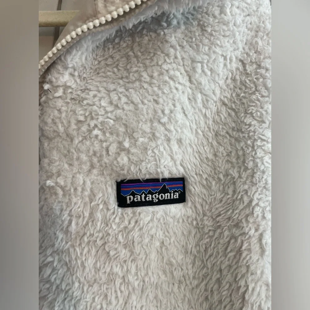 Patagonia White Sherpa Vest - Picture 2 of 5